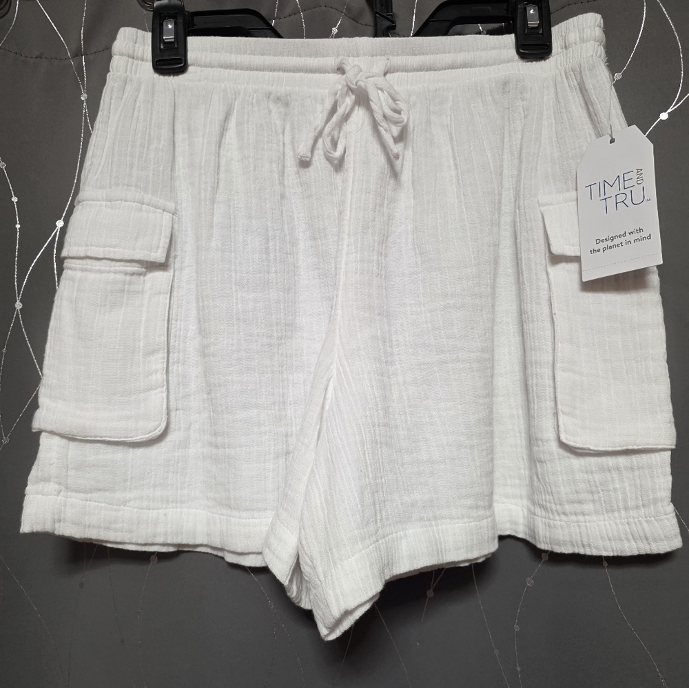 Time and Tru Women's White Cargo Shorts